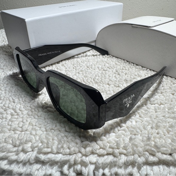 Runway Rectangle Sunglasses Green Lens - Picture 2 of 5